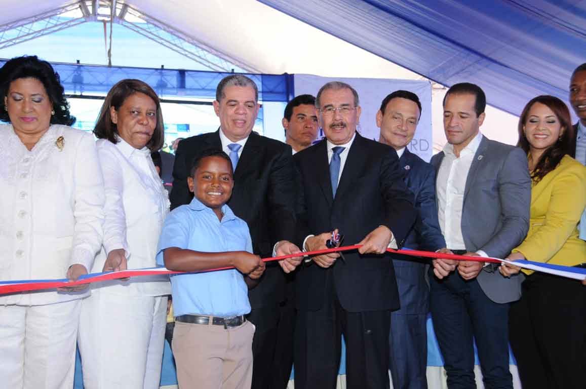  imagen Presidente Danilo Medina entrega dos escuelas a los municipios Santo Domingo Este y Pedro Brand 