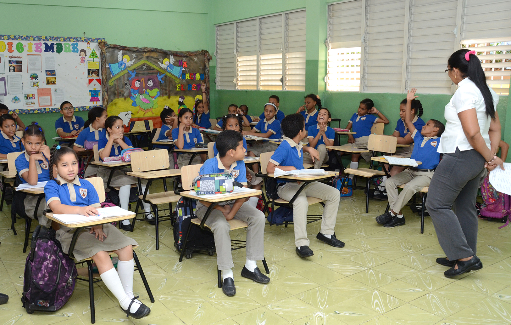  imagen Grupo de niños en el aula de una escuela del Distrito Nacional en el segundo día de reinicio de clases. 