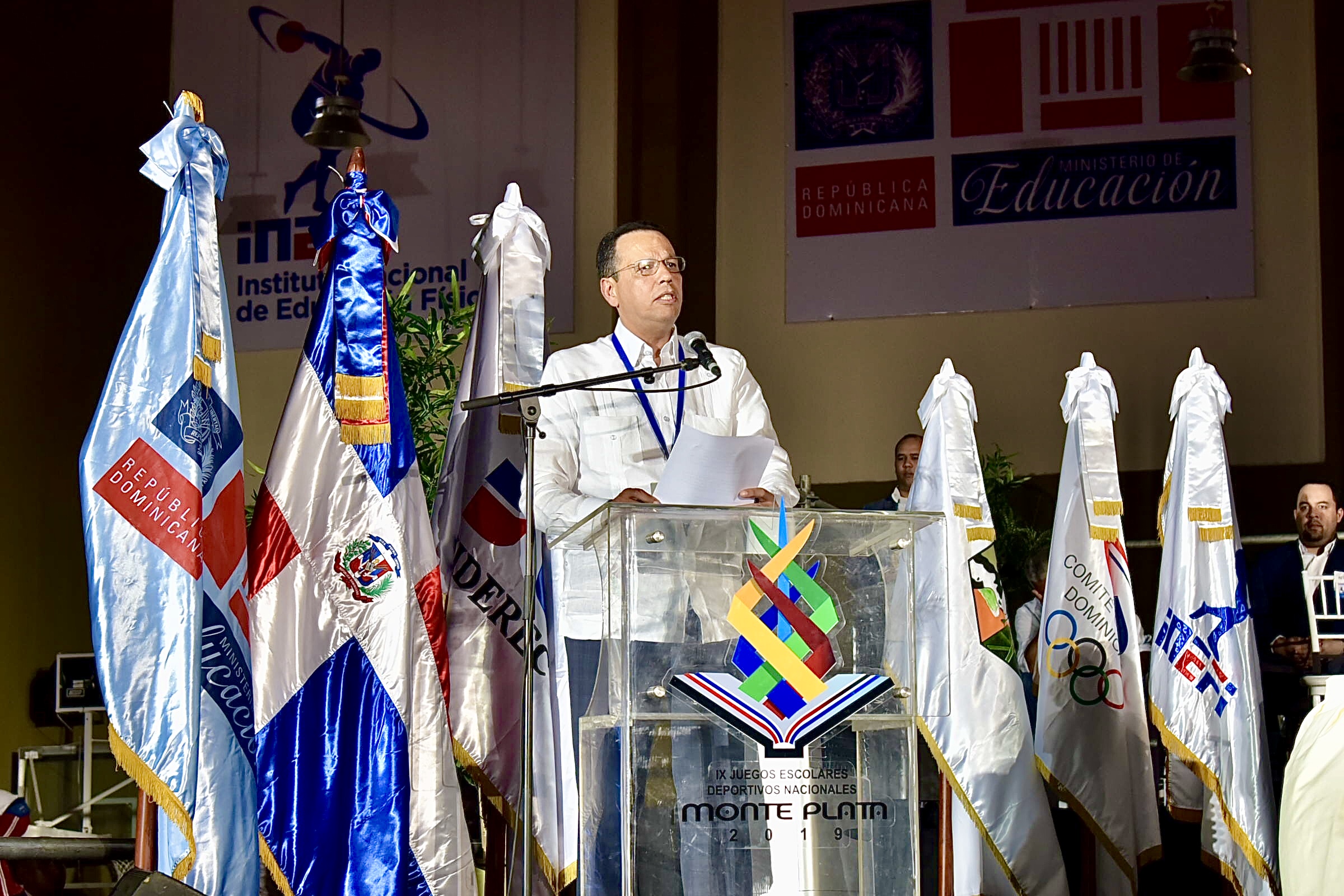  imagen Ministro en podio inaugurando de los IX Juegos Escolares Deportivos  