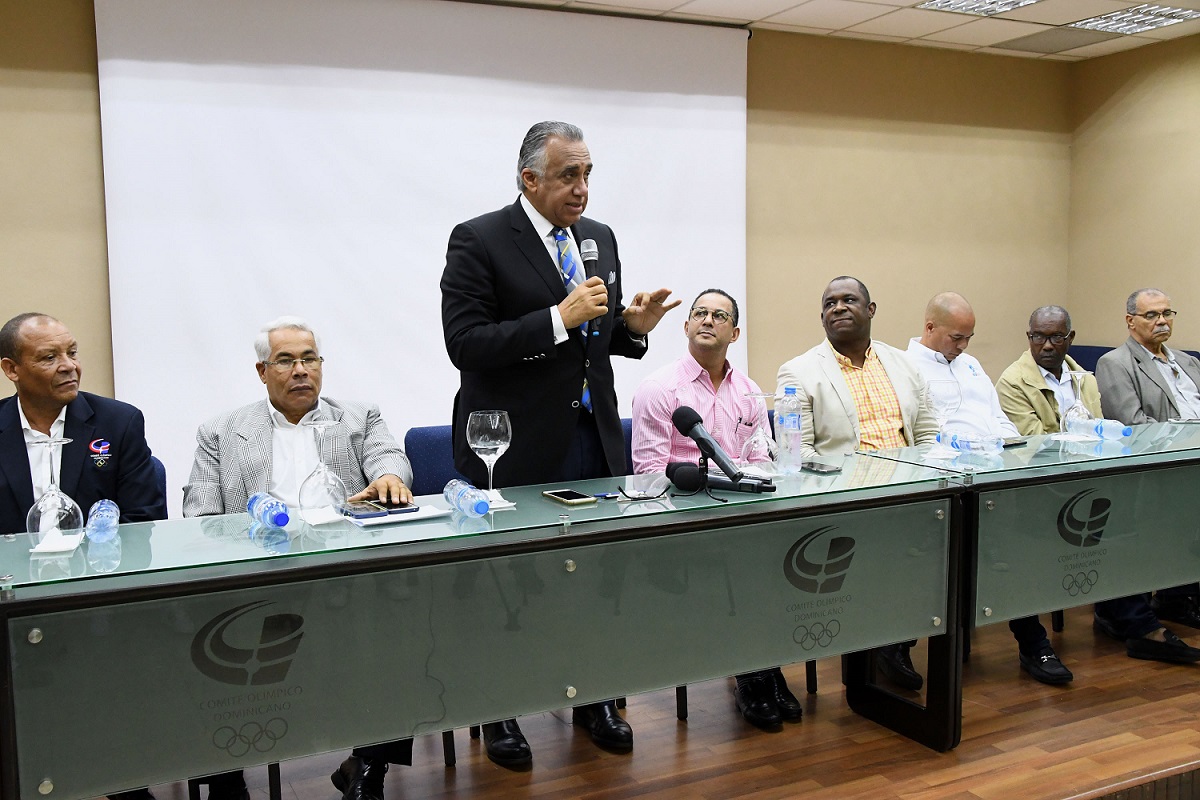  imagen Luisín Mejía, presidente del Comité Olímpico Dominicano, habla en el marco del congresillo técnico de los Juegos Escolares 