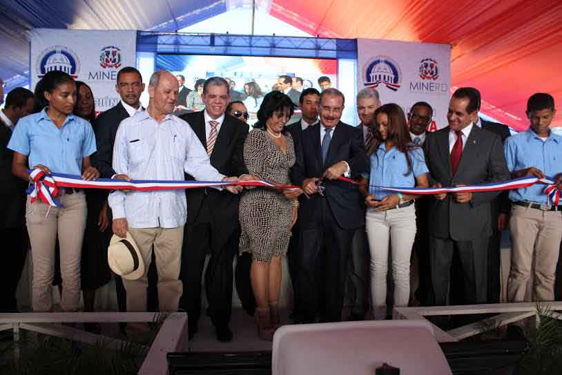  imagen Presidente Medina inaugura tres centros educativos en provincia Sánchez Ramírez 
