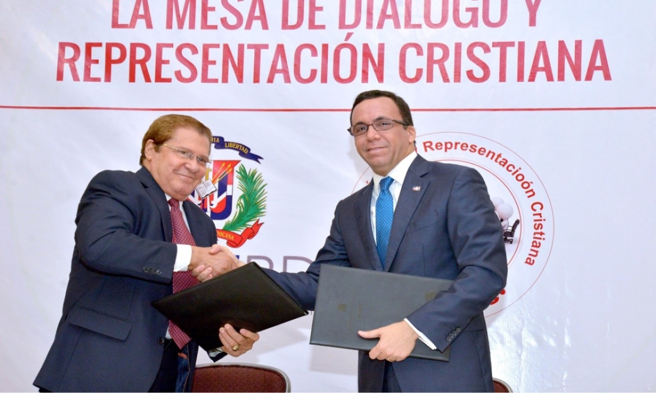  imagen Firma de convenio Marco de Cogestión entre el Ministerio de Educación (MINERD) la Mesa de Diálogo y Representación Cristiana 