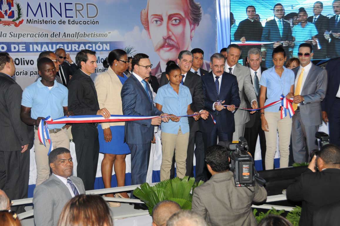  imagen Presidente Medina inaugura de manera conjunta 15 escuelas en seis provincias 