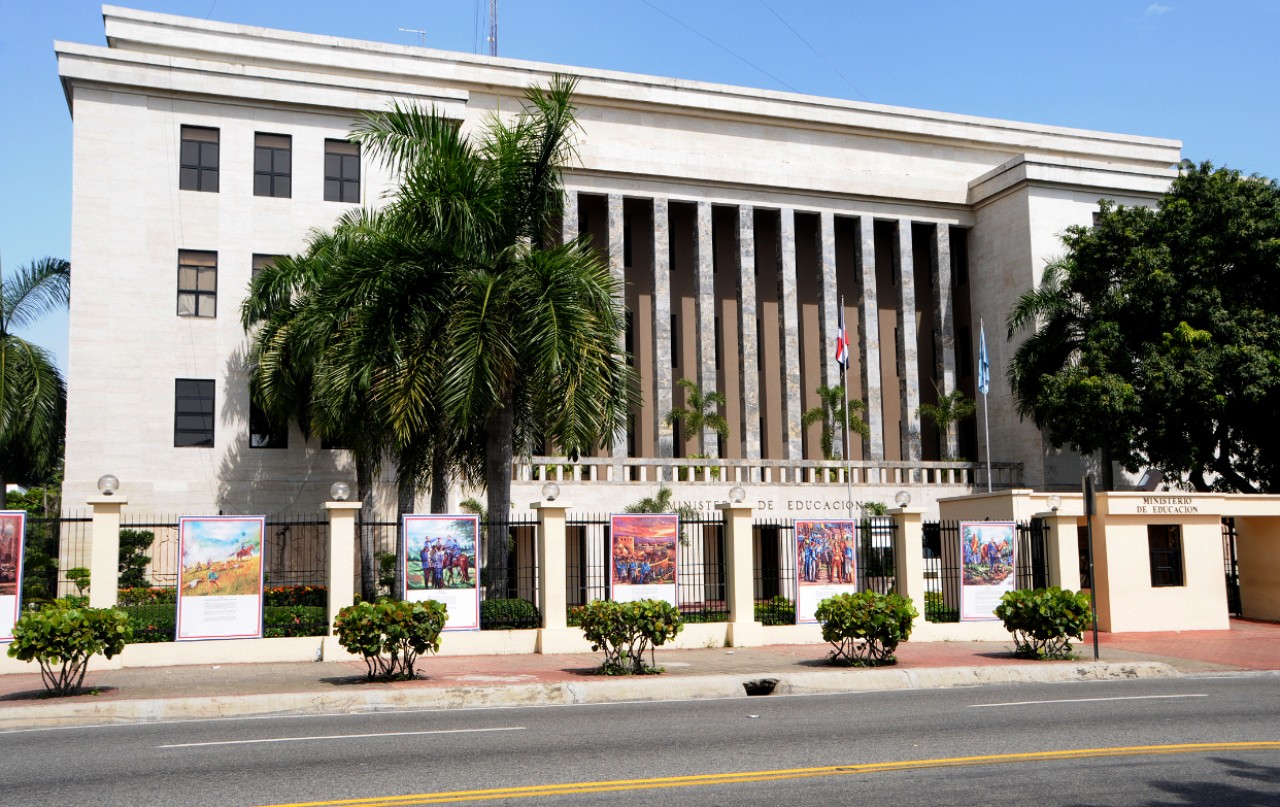  imagen Imagen exterior  de la sede central del Ministerio de Educación  