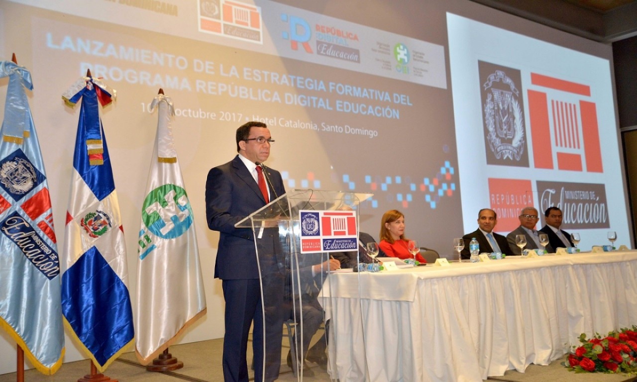  imagen Ministro Andrés Navarro como orador en actividad. 