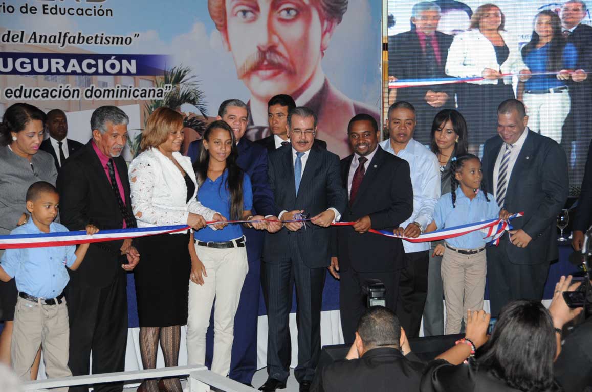  imagen Presidente Medina inaugura un nuevo liceo en Sabana Perdida 