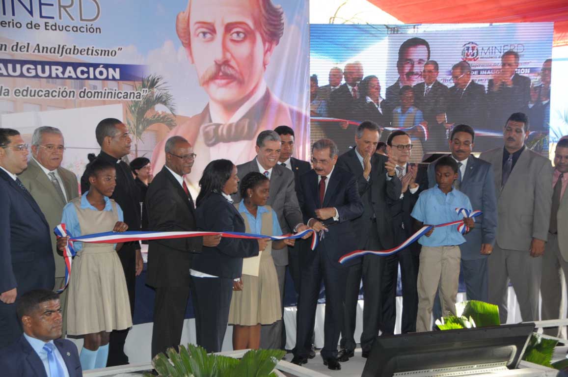  imagen Presidente Medina inaugura once escuelas en cinco provincias del Este 