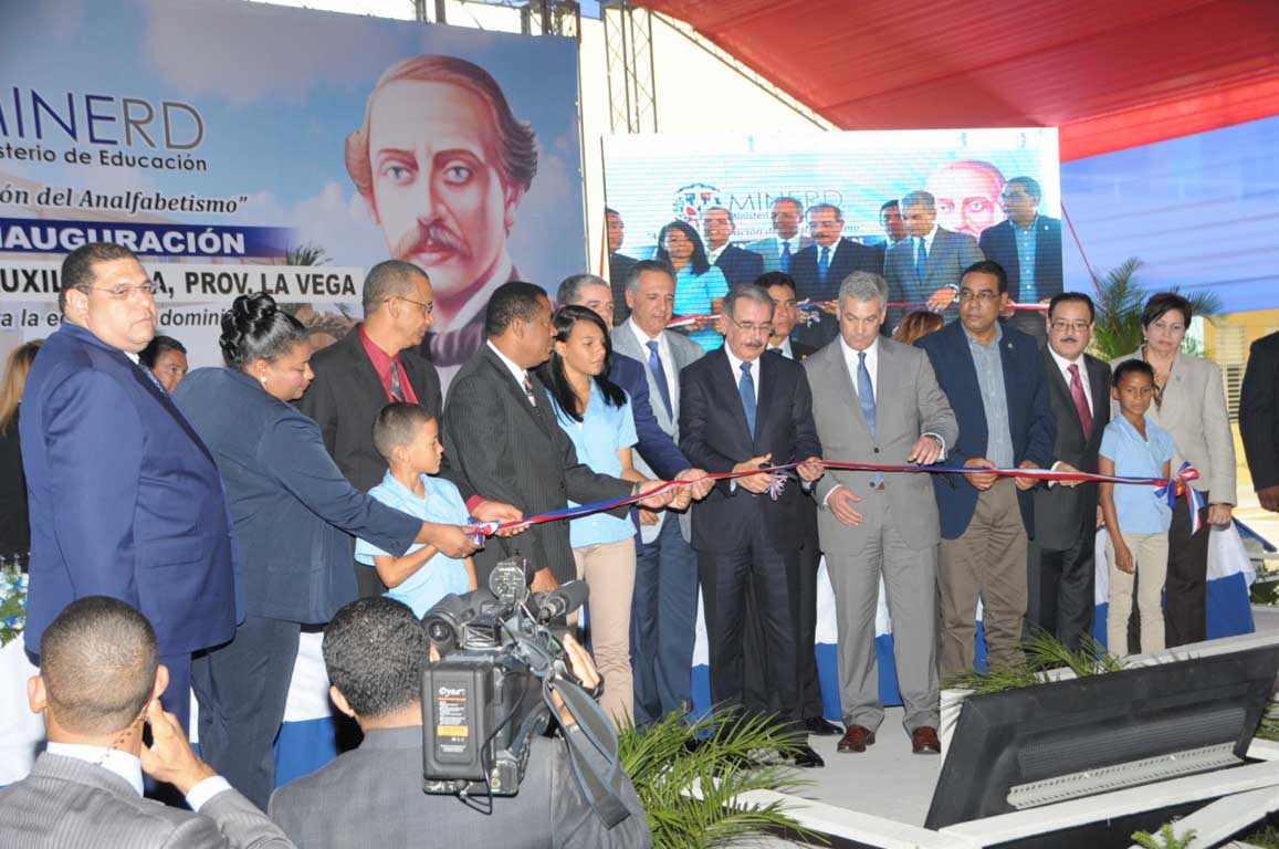  imagen Presidente Medina inaugura otras cinco escuelas para la Jornada de Tanda Extendida; incluirán enseñanza de la Constitución en escuelas públicas 