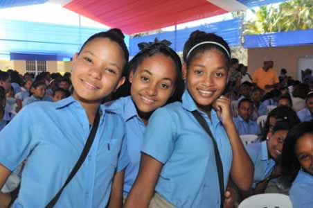  imagen Presidente Medina entrega dos centros educativos en Santo Domingo Este 