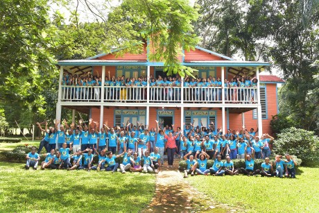  imagen Grupo de estudiantes participantes en campamento MINERD. 