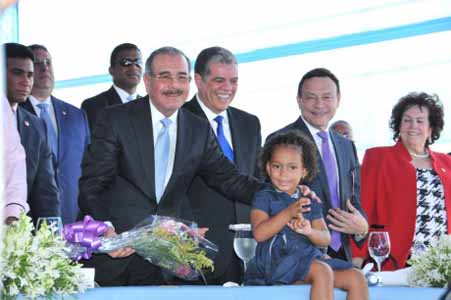  imagen Presidente Medina entrega Estancia Infantil a la provincia El Seibo 