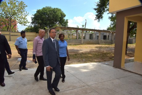  imagen Ministro Peña Mirabal durante su recorrido por instalaciones de Politécnico. 