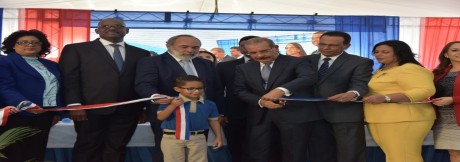  imagen Presidente Medina corta la cinta en ceremonia de inauguración  