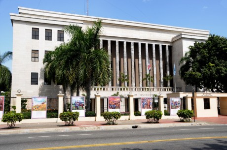  imagen fachada frontal de la sede central del Ministerio de Educacion  