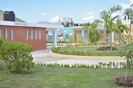  imagen Vista de jardin plantel escolar en óptimas condiciones. 