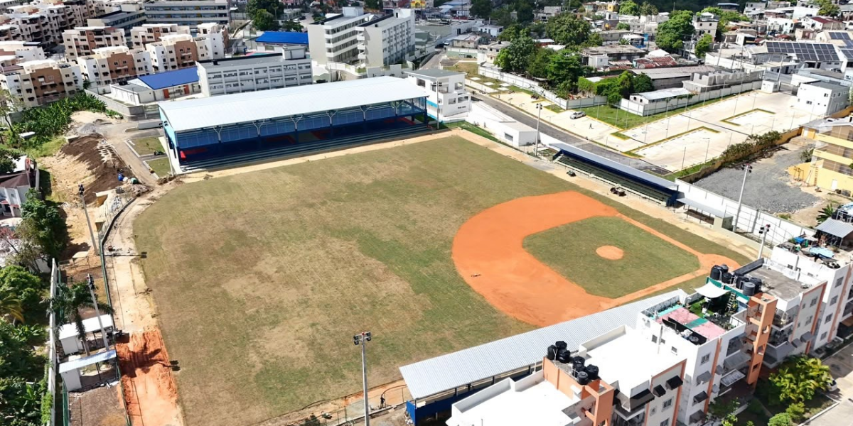  imagen Instalaciones del Complejo Educativo y Deportivo Pedro Mart&iacute;nez. 