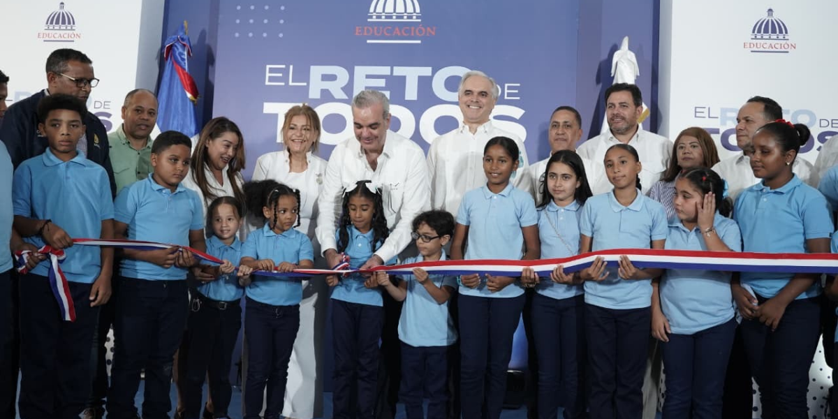  imagen Estudiantes en las nueva escuela en El Naranjal 