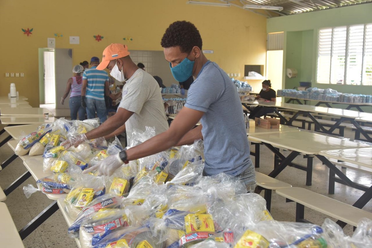 imagen Personal del MINERD durante un recorrido por centros educativos en Monte Plata 