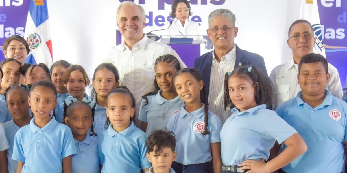  imagen El presidente Luis Abinader junto a ministro de Educaci&oacute;n, Luis Miguel De Camps inauguran ampliaci&oacute;n de centros educativos&nbsp; 