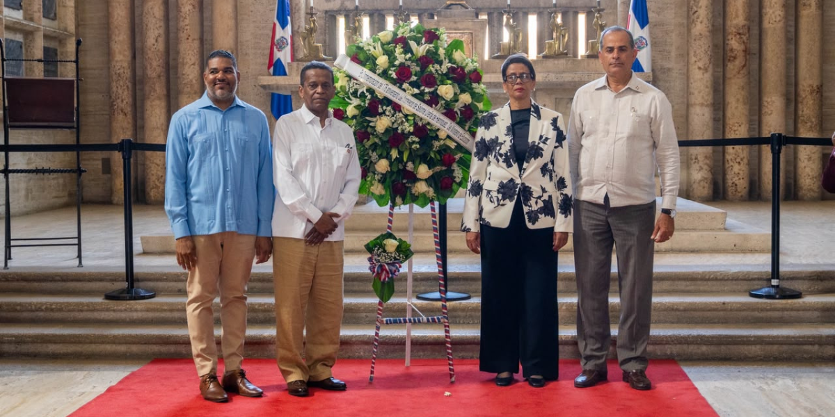  imagen &nbsp;Ofrenda floral en el Pante&oacute;n de la Patria&nbsp; 