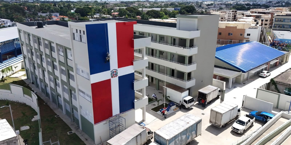  imagen Instalaciones del Complejo Educativo y Deportivo Pedro Mart&iacute;nez. 