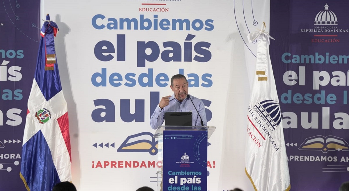  imagen Presidennte Luis Abinader, en inauguración del Liceo Gregorio Everest Crispín  