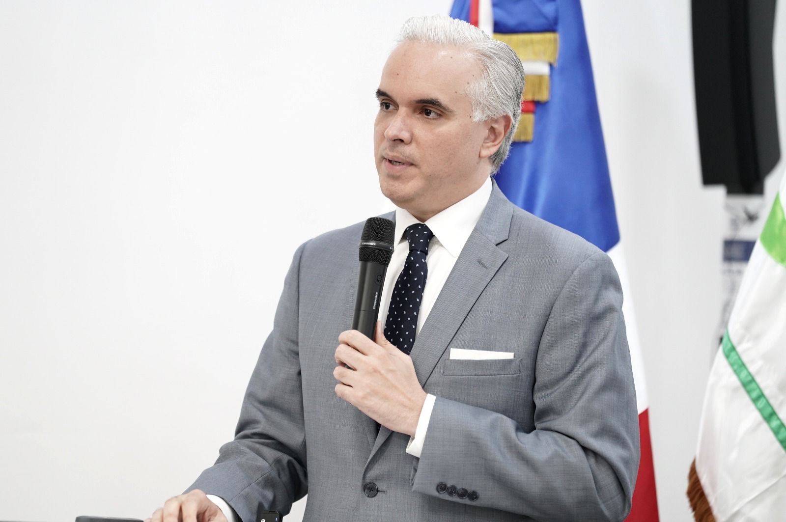  imagen Fotos del ministro de educaci&oacute;n De Camps 