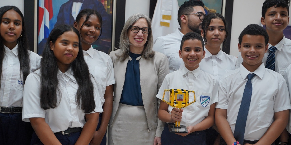  imagen Fotos de estudiantes y el ministro de educaci&oacute;n&nbsp; 