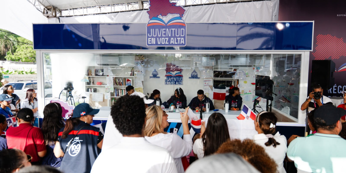  imagen Jovenes participando en el&nbsp; &ldquo;Juventud en Voz Alta&rdquo; 