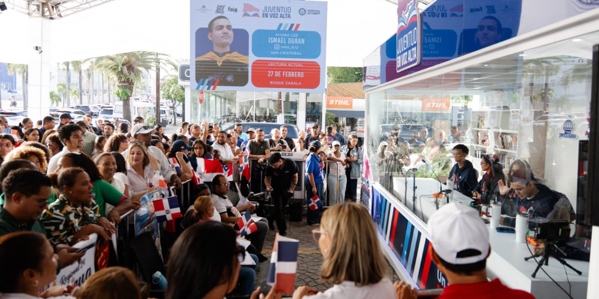  imagen Jovenes participando en el&nbsp; &ldquo;Juventud en Voz Alta&rdquo; 