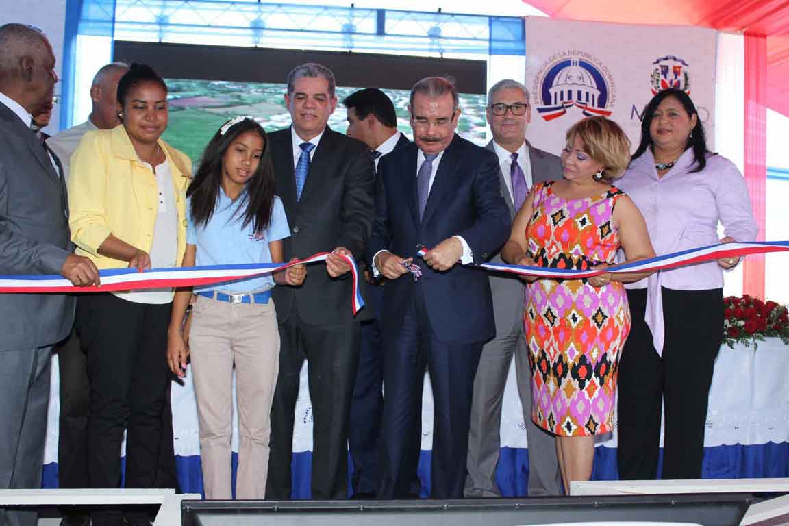  imagen Presidente Medina entrega tres escuelas en la provincia San Juan 