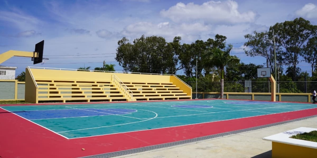  imagen El presidente Luis Abinader en la inauguraci&oacute;n de varios centros educativos y una estancia infantil en Puerto Plata. 