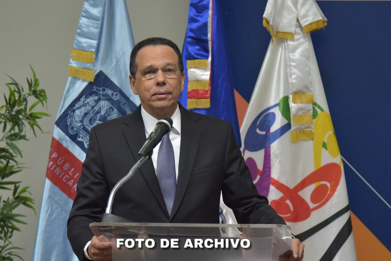  imagen foto de archivo del ministro Antonio Pe&ntilde;a Mirabal. 