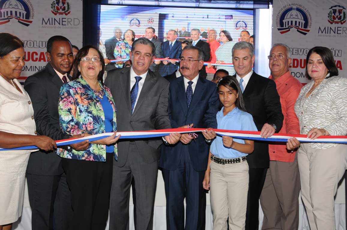  imagen Presidente Medina entrega dos nuevas escuelas en Nizao y Baní, provincia Peravia 