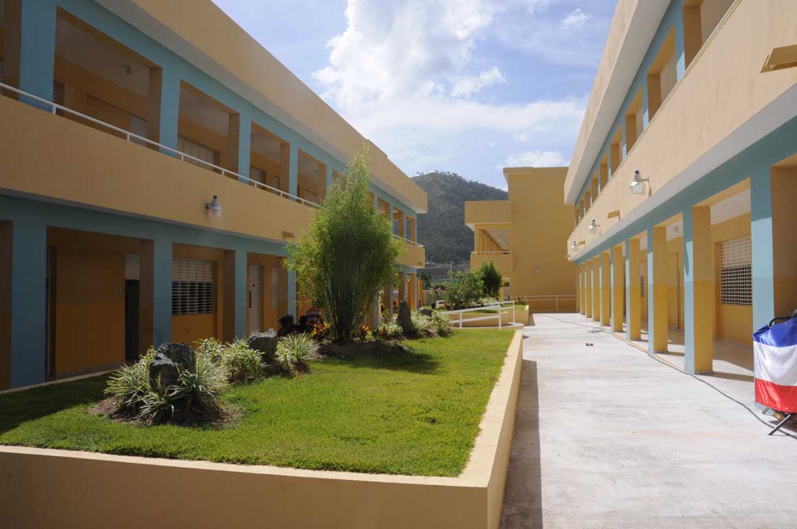  imagen Presidente Medina entrega  dos nuevos liceos y una escuela en Constanza 