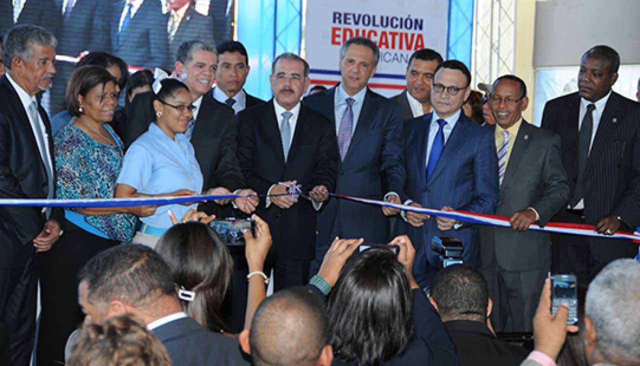  imagen Presidente Medina inaugura ocho escuelas en la provincia Santo Domingo 
