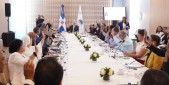 imagen Miembros del Consejo Nacional de Educaci&oacute;n (CNE) reunido con el ministro de educaci&oacute;n. 