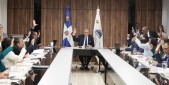  imagen El ministro de Educaci&oacute;n, Luis Miguel De Camps junto al Consejo Nacional de Educaci&oacute;n (CNE). 