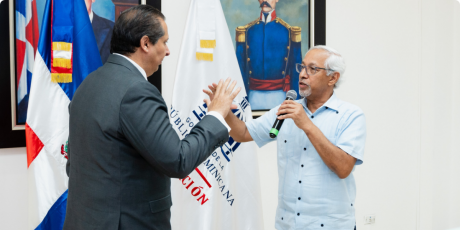  imagen Ministro de Salud, Víctor Atallah y ministro de Educación Ángel Hernández 