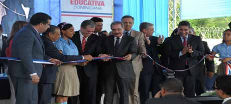  imagen Presidente Medina inaugura tres escuelas en Puerto Plata 