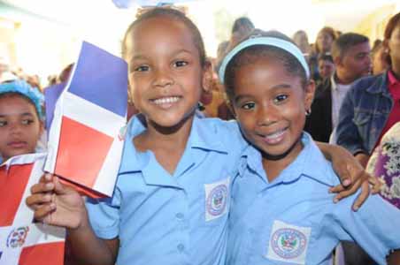  imagen Danilo Medina entrega dos centros educativos a la provincia Santo Domingo 