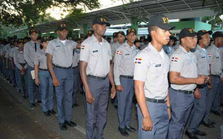  imagen Ministerio de Educación integra a 500 nuevos agentes a la Policía Escolar 