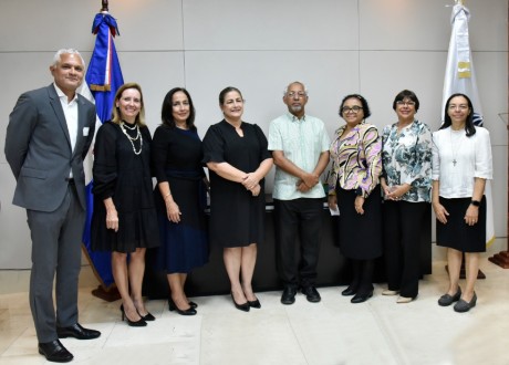  imagen Ministro de Educación, Ángel Hernández, recibió en su despacho la visita de representantes de la Unión Dominicana de Instituciones Educativas Privadas (UDIEP). 
