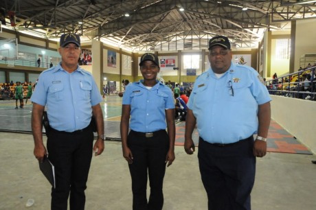  imagen &nbsp;Agentes de la Polic&iacute;a Escolar de la Regional 17 en la provincia de Monte Plata trabajan sin descanso para garantizar la seguridad y el bienestar de los m&aacute;s de tres mil atletas que participan en los IX Juegos Escolares Deportivos Nacionales. 