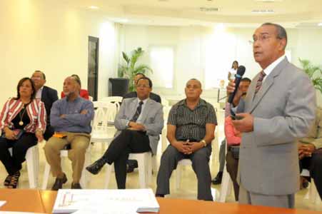  imagen Comisión de Dignificación Docente conoce propuesta habitacional para ofertarla a maestros de Villa González 