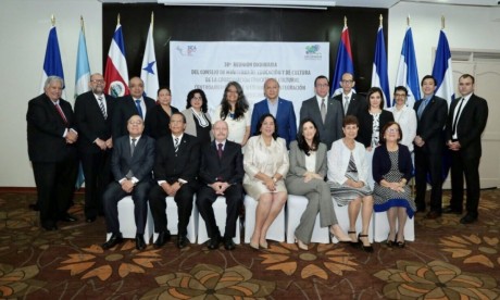  imagen Ministro de Educaci&oacute;n Andr&eacute;s Navarro junto a ministros de Centroam&eacute;rica 