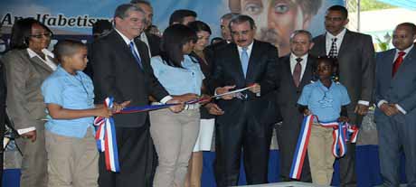  imagen Presidente Danilo Medina inaugura en Cotuí ocho escuelas con 87 aulas para Tanda Extendida 
