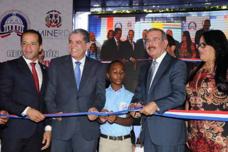 imagen Presidente Medina entrega una escuela de 27 aulas en Los Frailes I, Santo Domingo Este 