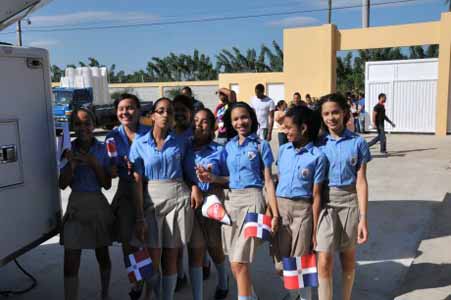  imagen Presidente Medina entrega escuela de básica en La Vega 