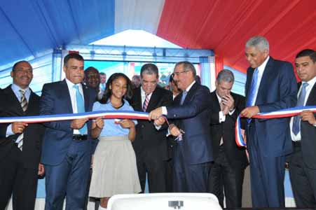  imagen Presidente Danilo Medina inaugura dos nuevos liceos en San Cristóbal 